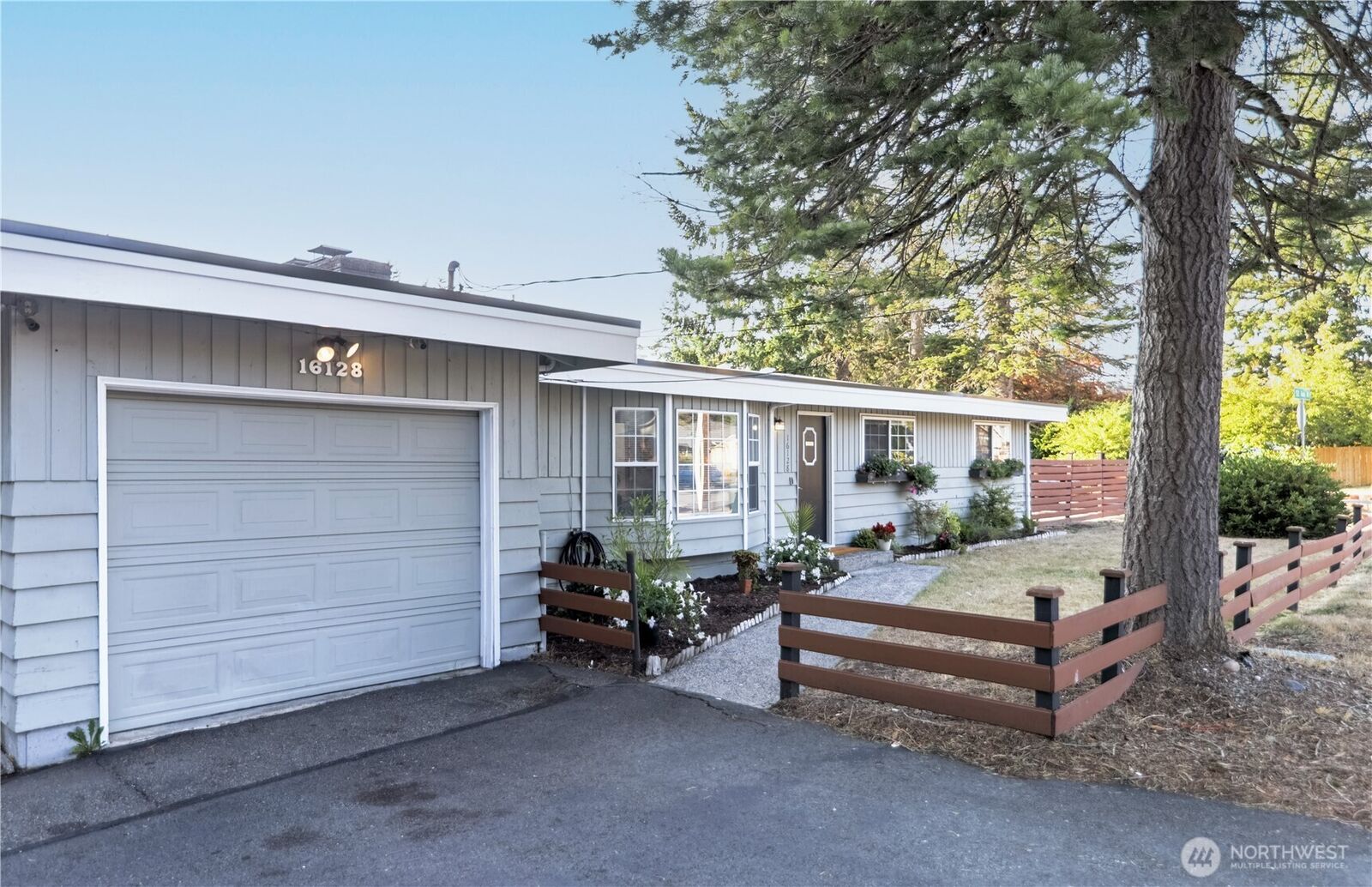 Property Photo: 16128 52nd Avenue W WA 98026