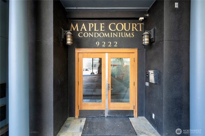 Property Photo:  9222  Roosevelt Way NE 302  WA 98115 