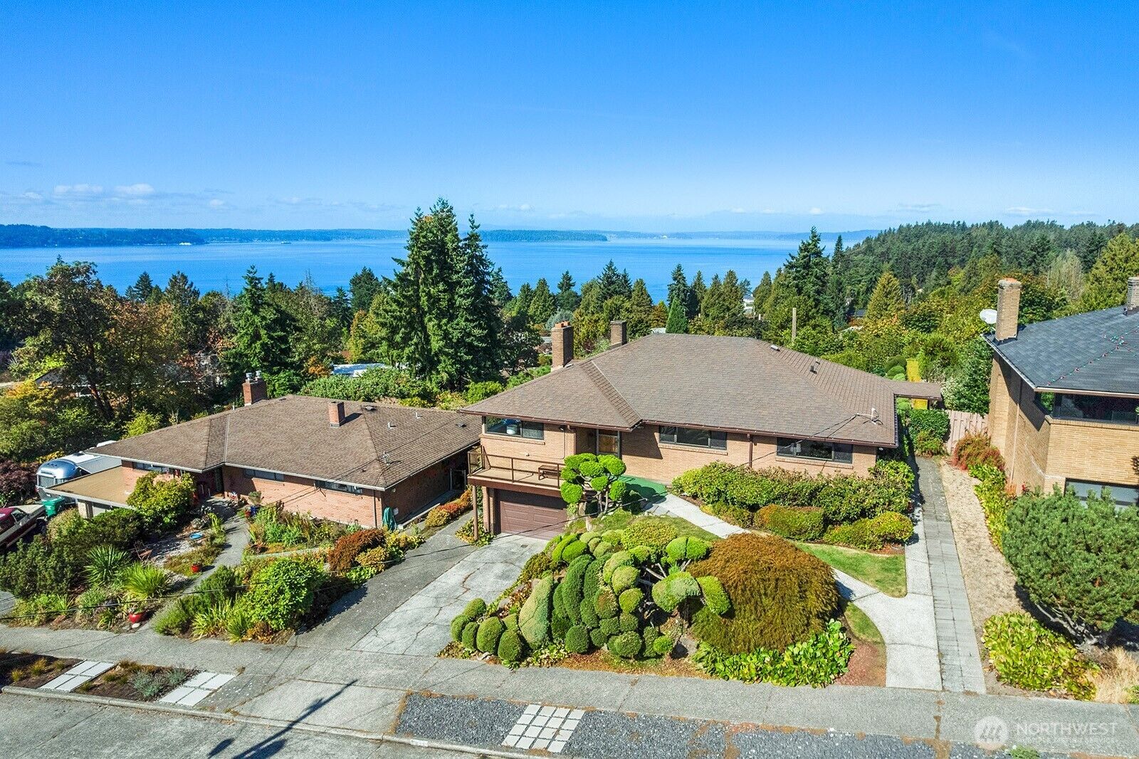 Property Photo:  8877  42nd Avenue SW  WA 98136 