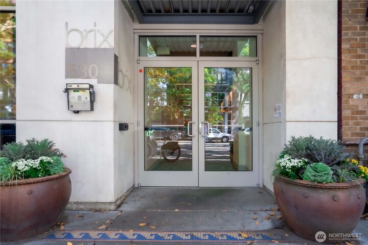 Property Photo:  530  Broadway  E 606  WA 98102 