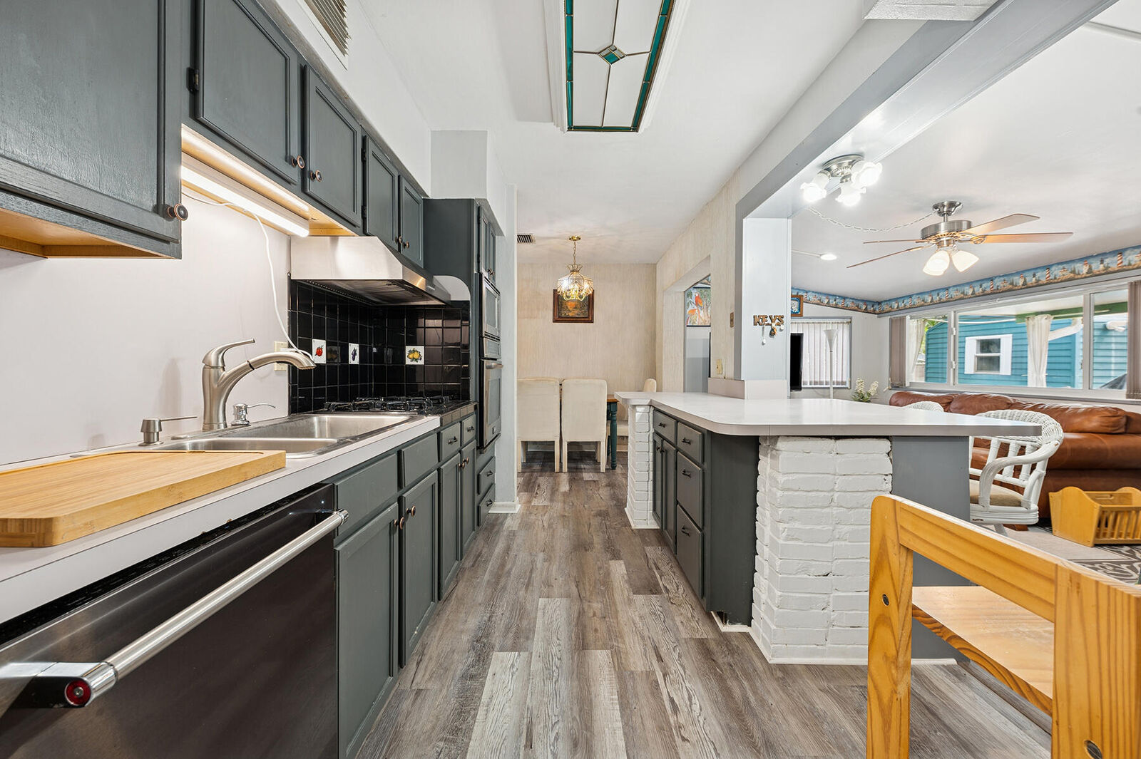 Property Photo: 1014 W Broward Street FL 33462