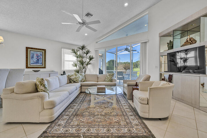 Property Photo: 11909 Fountainside Circle FL 33437