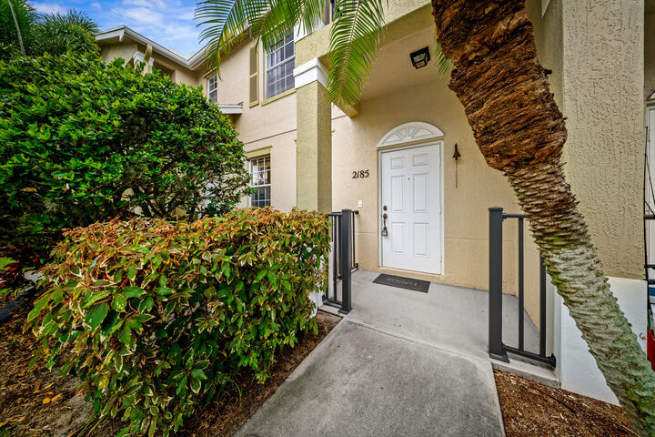 Property Photo:  2185 SE Grand Drive SE  FL 34952 
