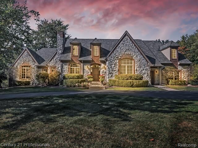 Property Photo:  8242 Pine Hollow Court  MI 48439 