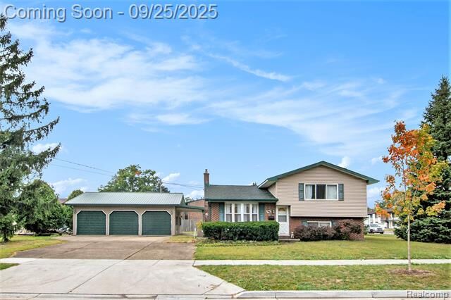 Property Photo:  1001 Worchester Drive  MI 48430 