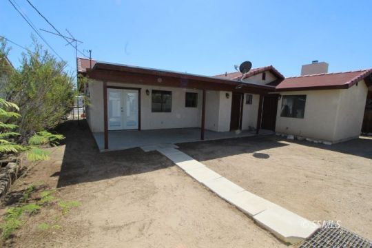 Property Photo: 808 W Atkins CA 93555