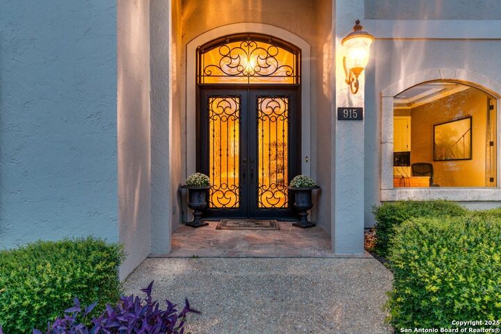Property Photo:  915 Campanile  TX 78258 