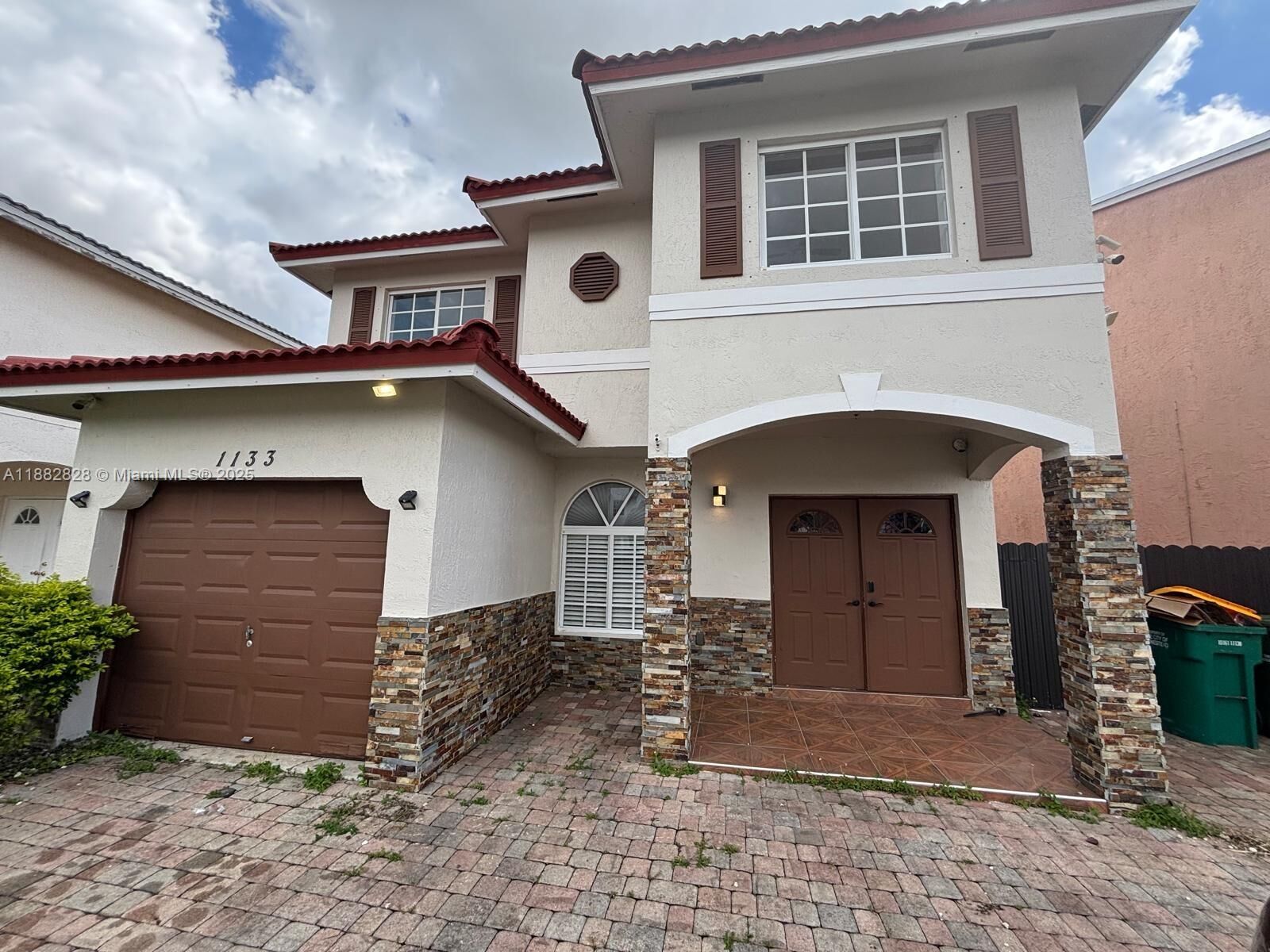 Property Photo: 1133 SE 13th Ter FL 33035