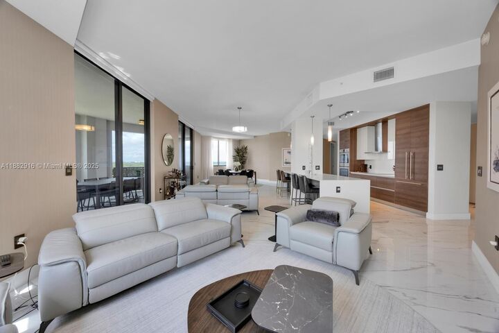 Property Photo:  301 Altara Ave Lph914  FL 33146 