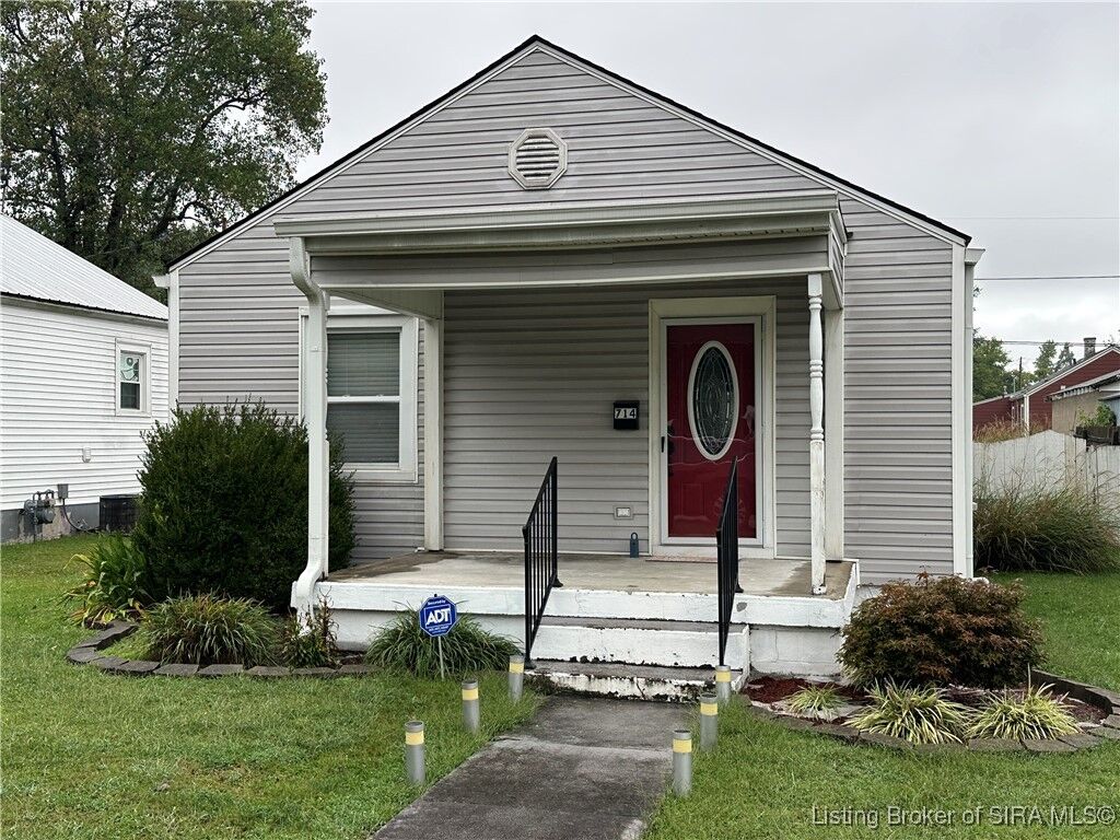 Property Photo: 714 Lincoln Street IN 47150