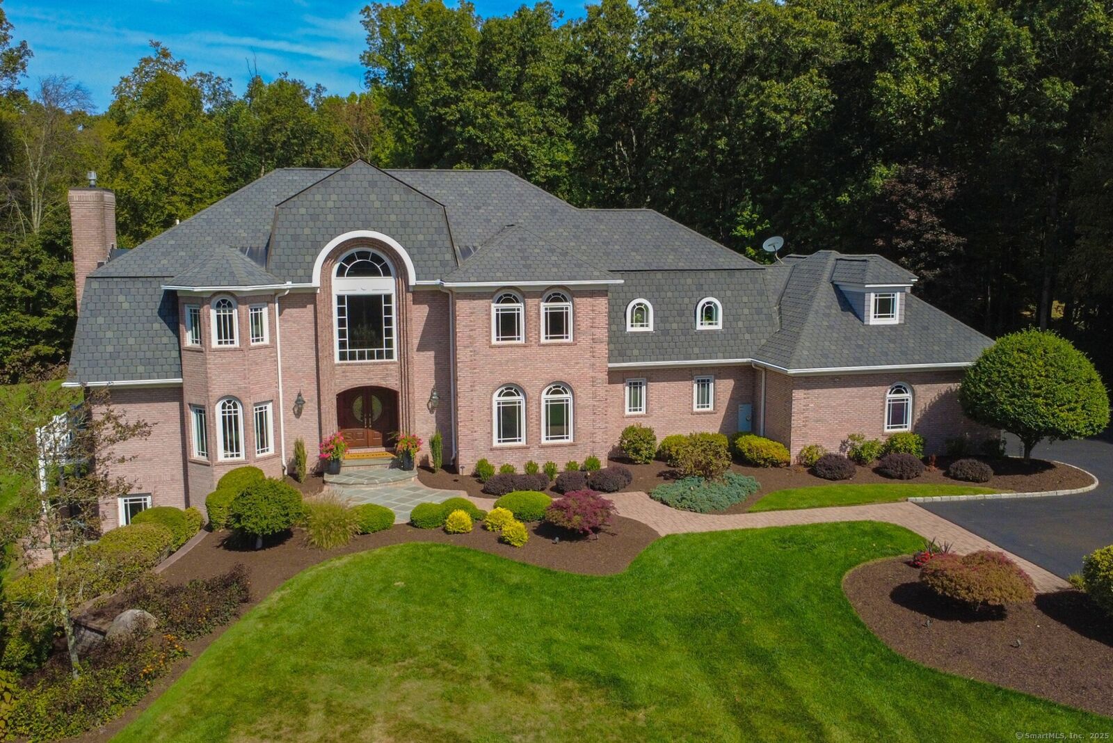 Property Photo:  40 Whispering Hollow Court  CT 06410 