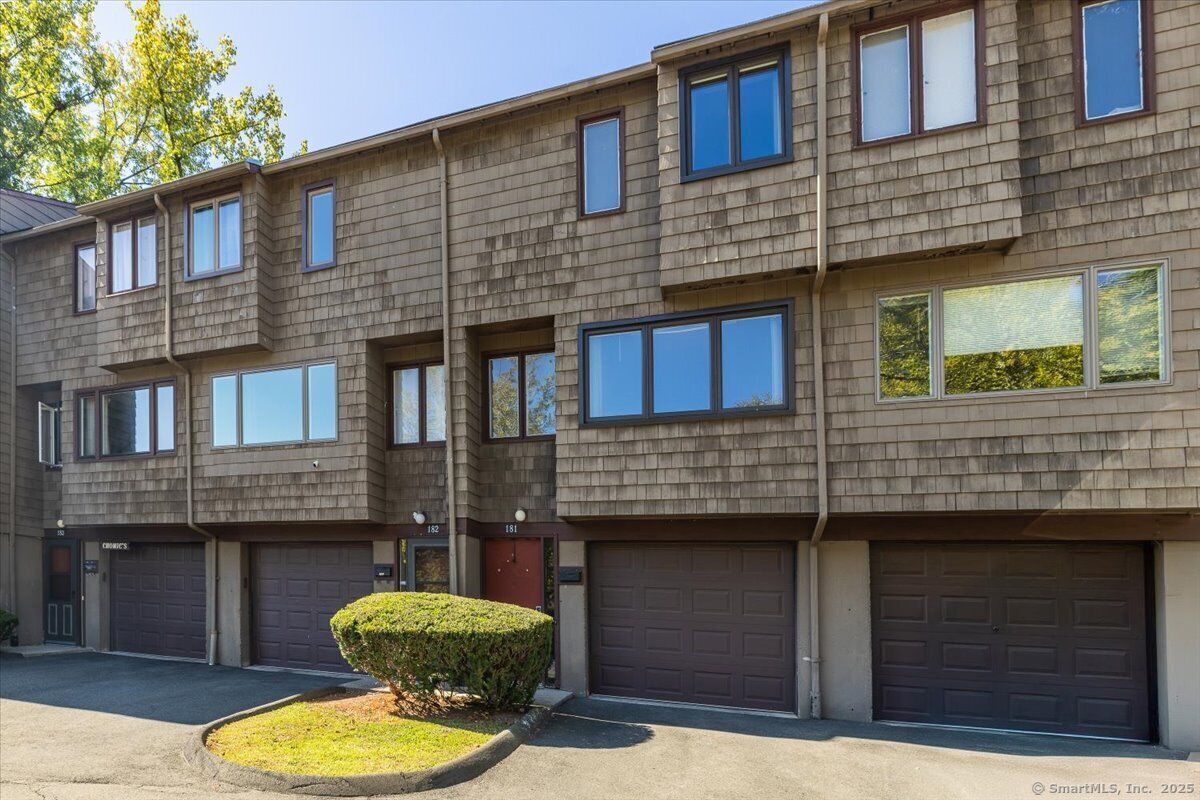 Property Photo:  181 Towne House Road 181  CT 06514 