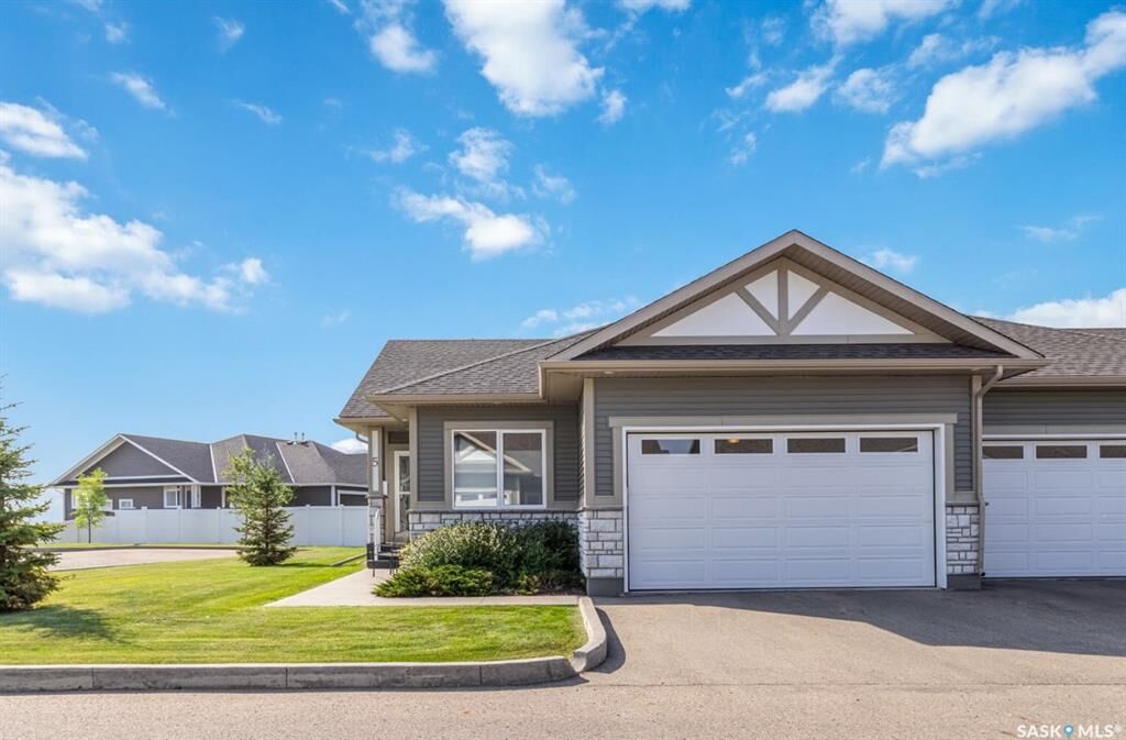 Property Photo:  435 Palmer Crescent 5  SK S0K 4S1 