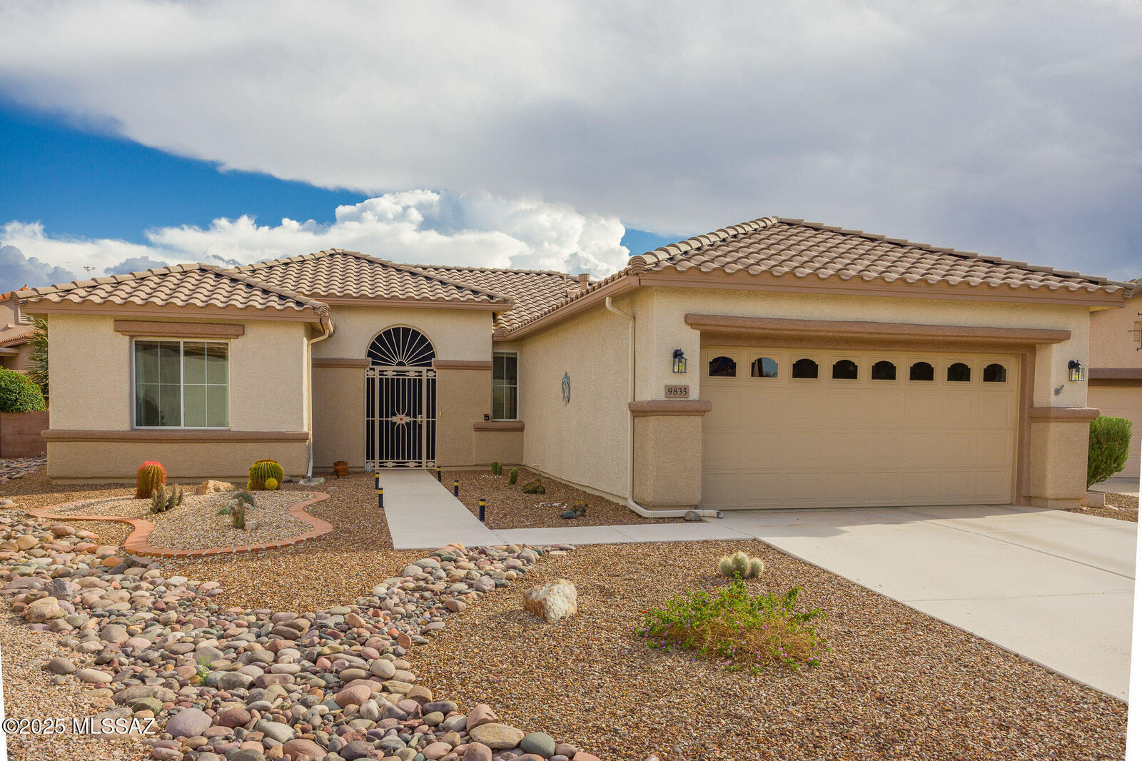 Property Photo:  9835 N Sunflower Park Drive  AZ 85743 