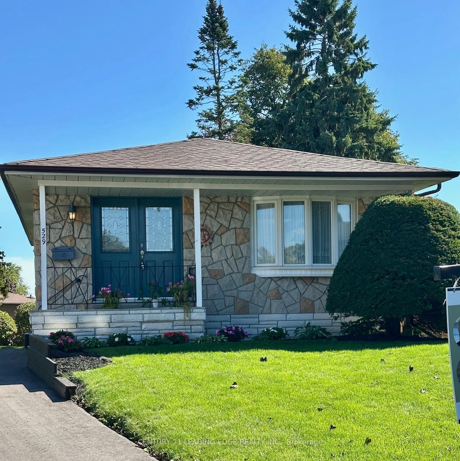 Property Photo:  529 Carman Court  ON L1H 6K5 