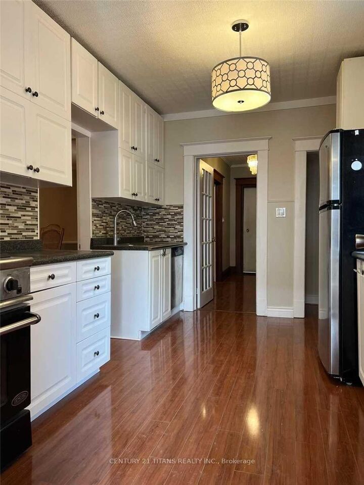 Property Photo:  295 Ritson Road S  ON L1H 2N5 