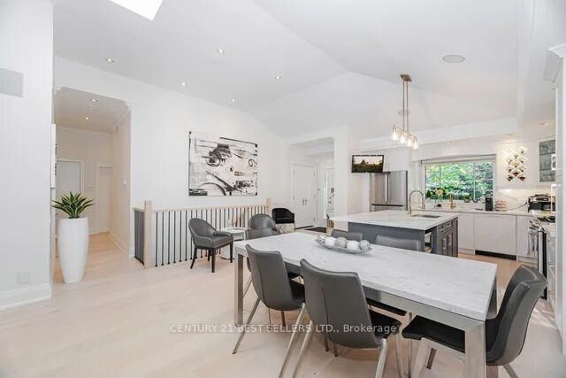 Photo de la propriété:  1595 Calverton Court  ON L5G 2W4 