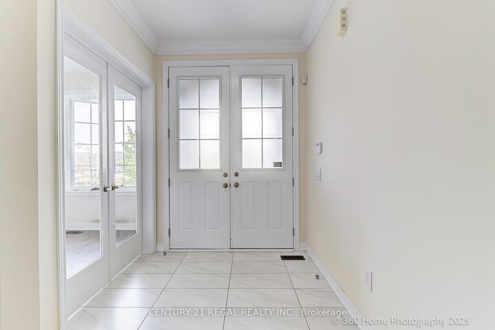 Photo de la propriété:  30 Albert Spencer Avenue  ON L7C 4G4 