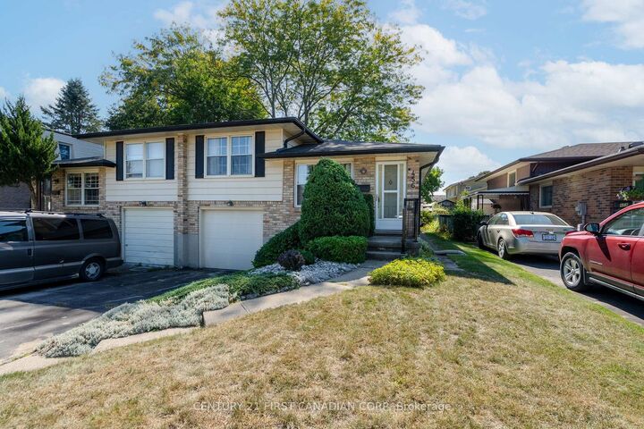 Property Photo:  456 Maple Street  ON N7G 3N1 