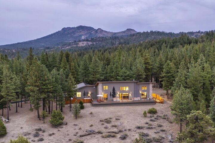 Property Photo: 522 Nighthawk Way CA 96122-0000