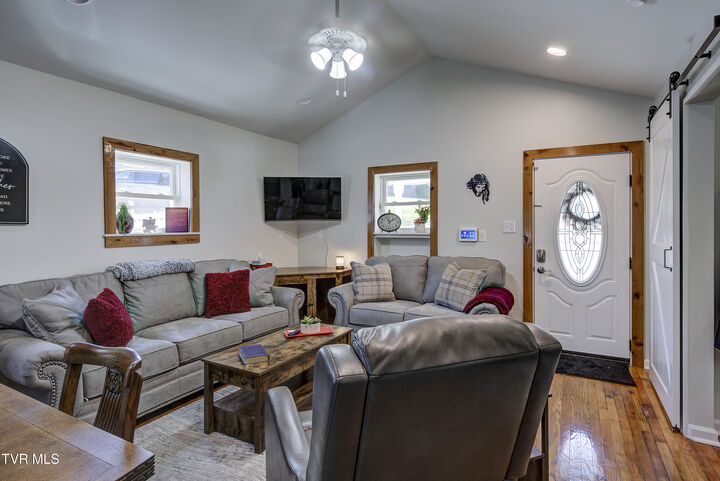 Property Photo: 313 Bay Street TN 37645