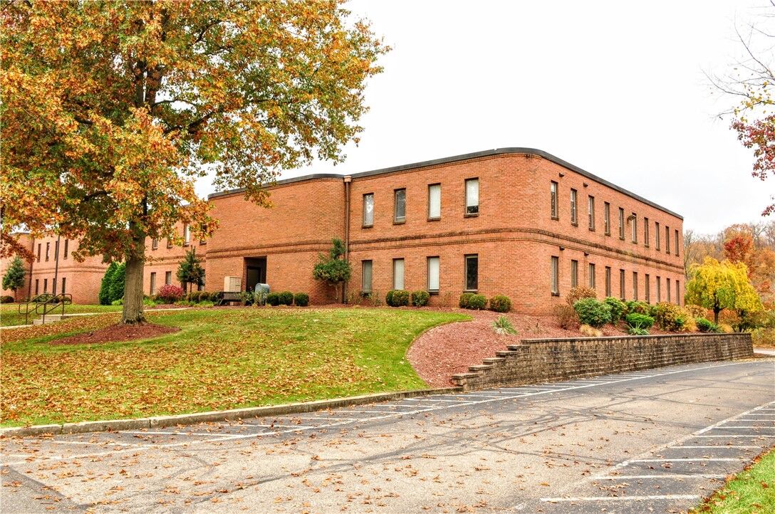 Property Photo:  2550 Boyce Plaza Rd  PA 15241 