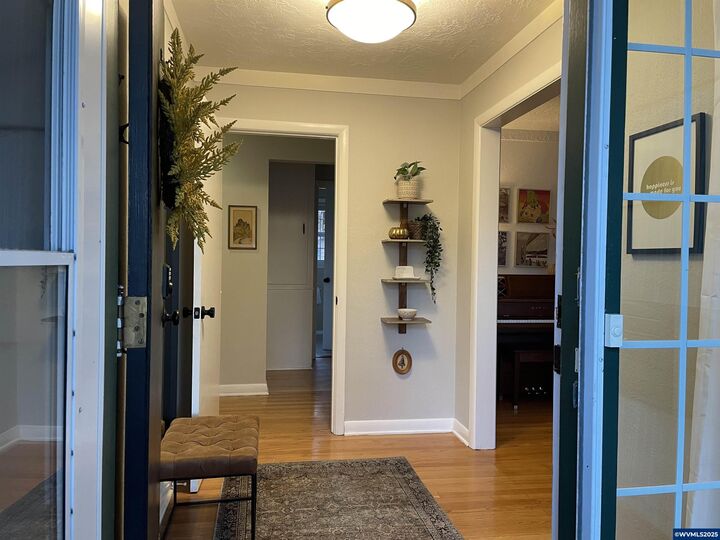 Property Photo:  1530 25th St NE  OR 97301 