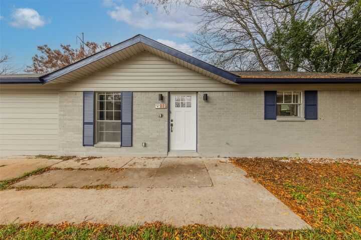 Property Photo:  805 Sahara Avenue  TX 78745 