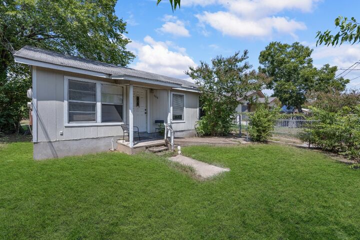 Property Photo: 908 Vargas Road TX 78741