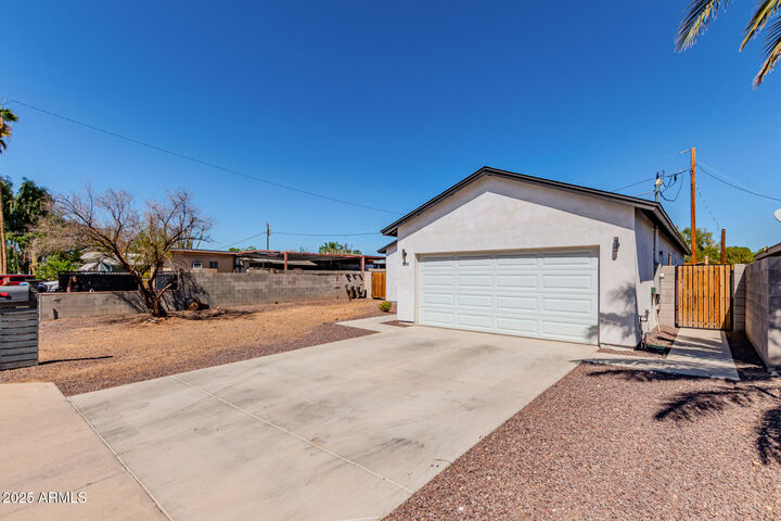 Property Photo:  2640 E Beverly Lane E  AZ 85032 