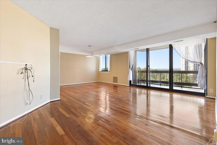 Property Photo:  5505 Seminary Road 810N  VA 22041 