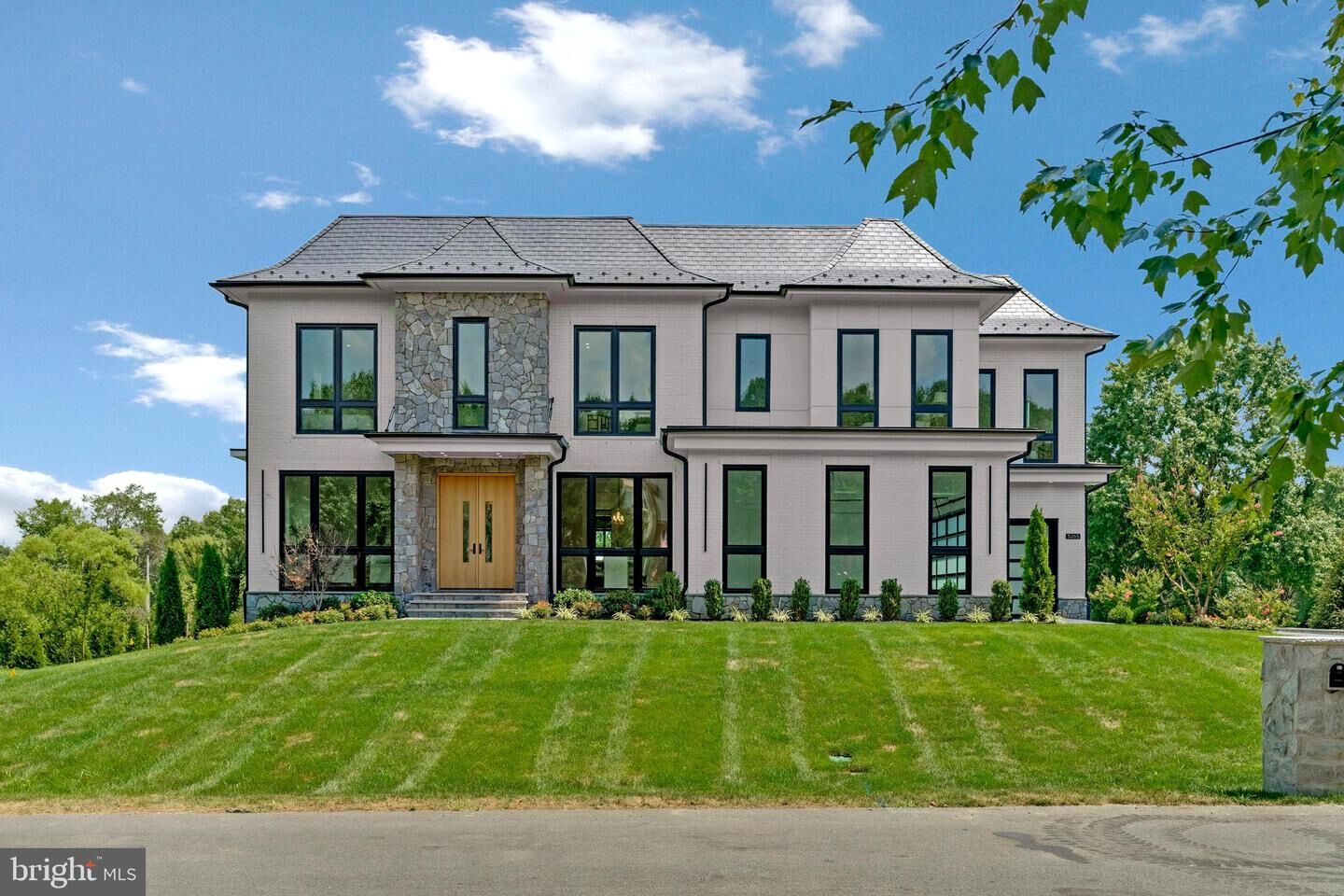 Property Photo:  5265 Chandley Farm Circle  VA 20120 