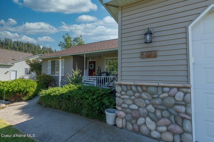 Property Photo:  2066 E Goldleaf Ln  ID 83814 