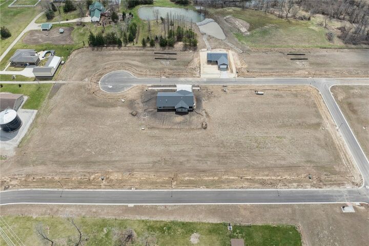 Property Photo:  804 Fairway Drive  IA 52332 