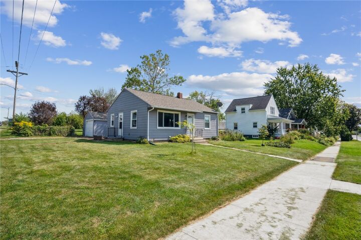 Property Photo: 1060 17th Street NE IA 52402