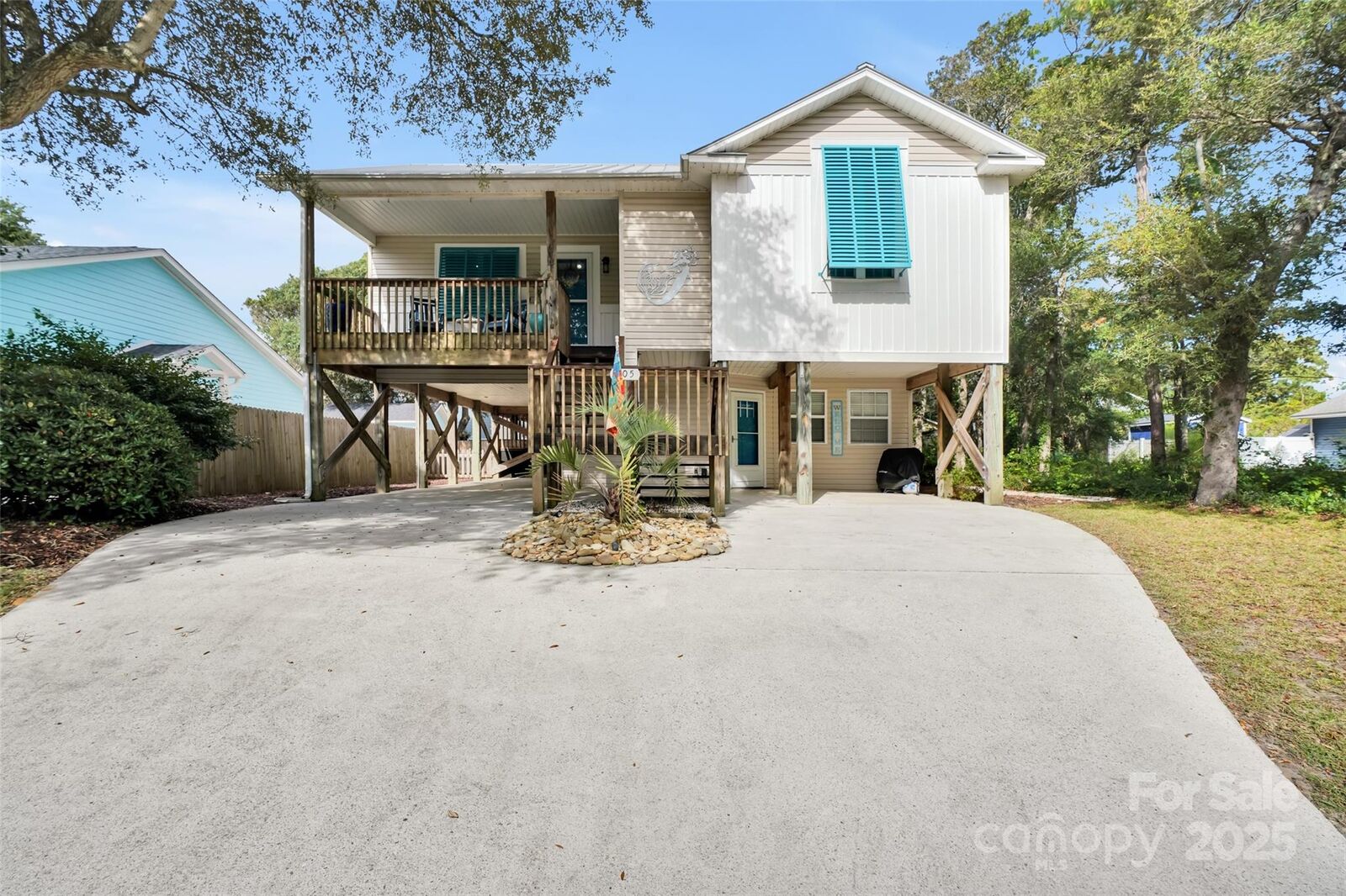 Property Photo:  105 SE 37th Street  NC 28465 