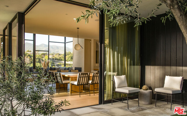 Property Photo: 28869 Selfridge Dr CA 90265