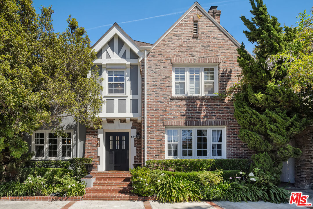 Property Photo: 644 N Cherokee Ave CA 90004