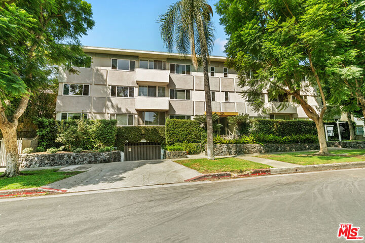 Property Photo:  1525 N Hayworth Ave  CA 90046 
