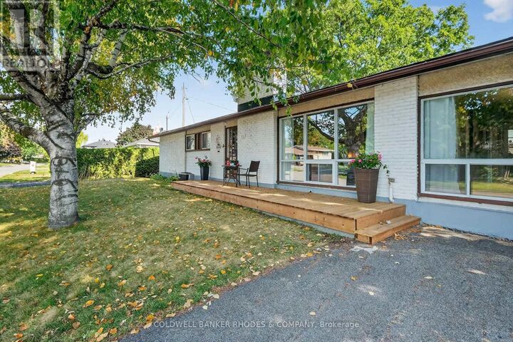 Property Photo: 11 Willeth Avenue ON K2E 5C2