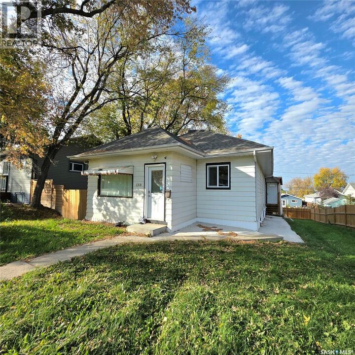 Property Photo:  438 22nd Street E  SK S6V 1N5 