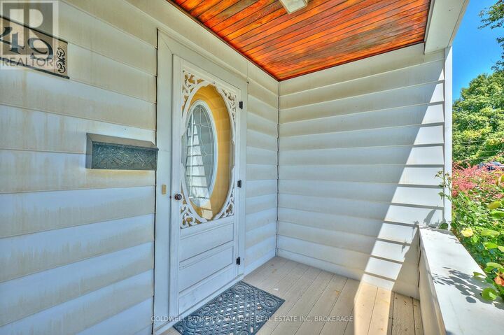 Photo de la propriété:  49 Carlton Avenue  ON L3C 1P8 