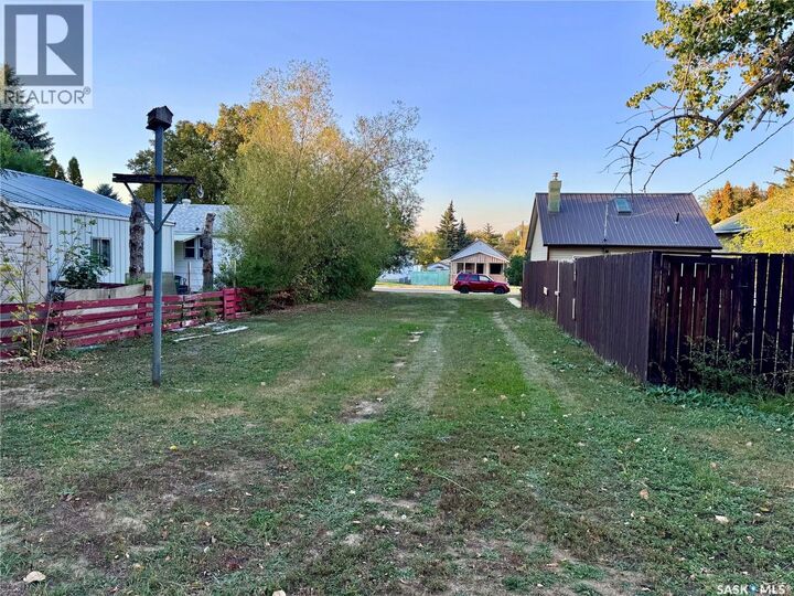 Property Photo:  239 Iroquois Street W  SK S6H 5A8 