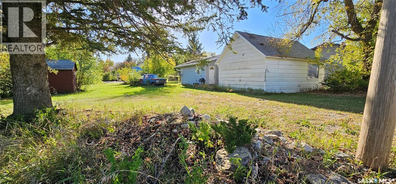 Property Photo: 121 4th Avenue E SK S0E 1W0