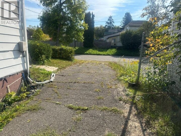 Photo de la propriété:  92 Windemere Ave S  ON P7B 4M3 