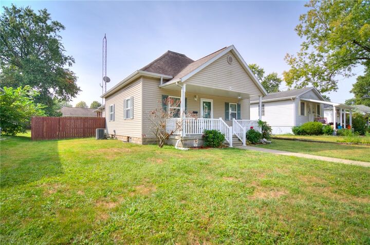 Property Photo: 916 E Elm Street IL 62568