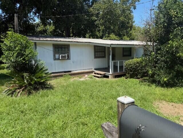Property Photo: 125 Rose Circle FL 32433