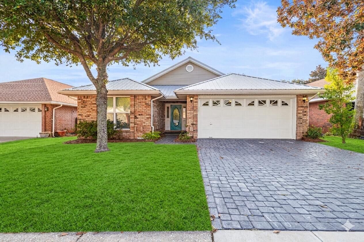 Property Photo:  4666 Sunsail Circle  FL 32541 