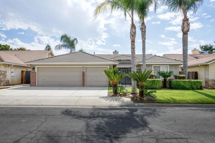 Property Photo:  2235 E Lester Avenue  CA 93720 