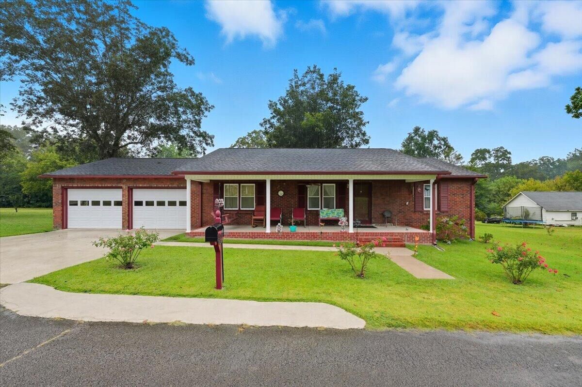 Property Photo:  1011 Broadway Avenue  AL 35740 